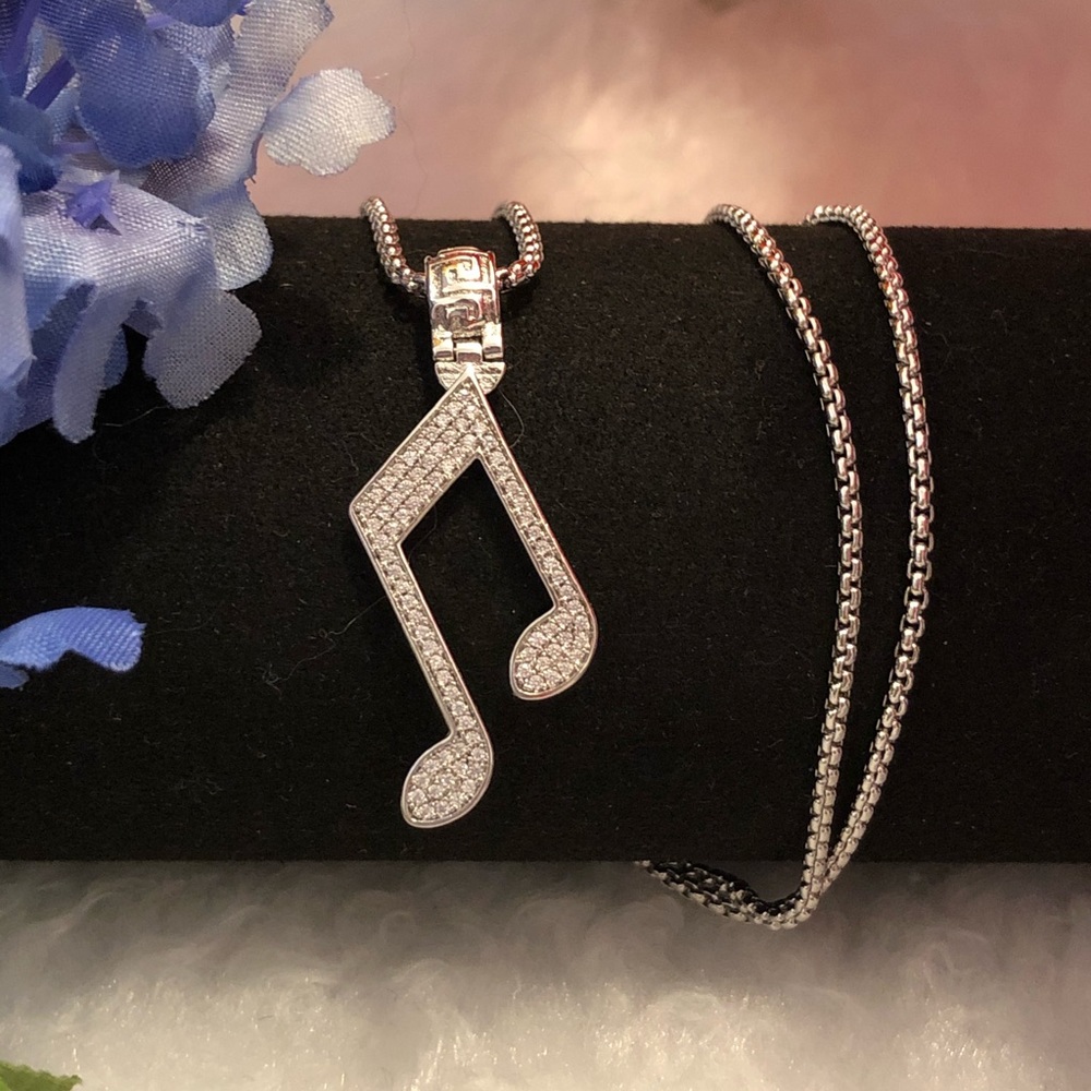 Women’s silver necklace